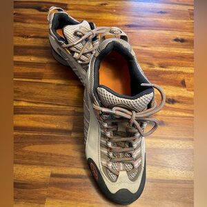 Oboz Low Sawtooth hikers